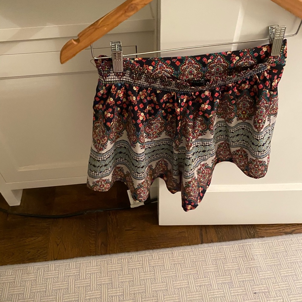 Super cute flowy shorts